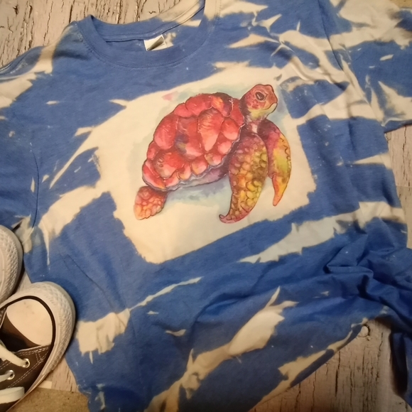 Tshirt with turtle - Picture 1 of 1